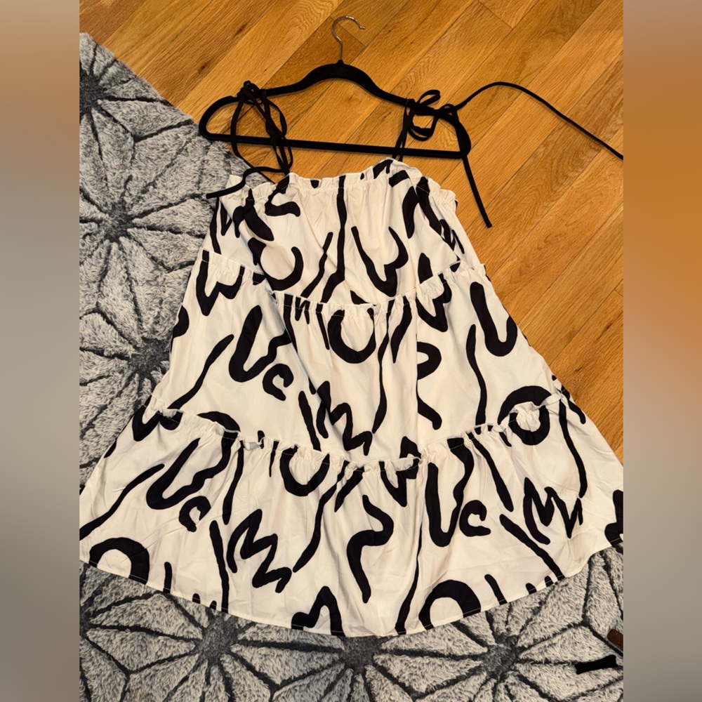 SHEIN Black and White Graphic Mini dress